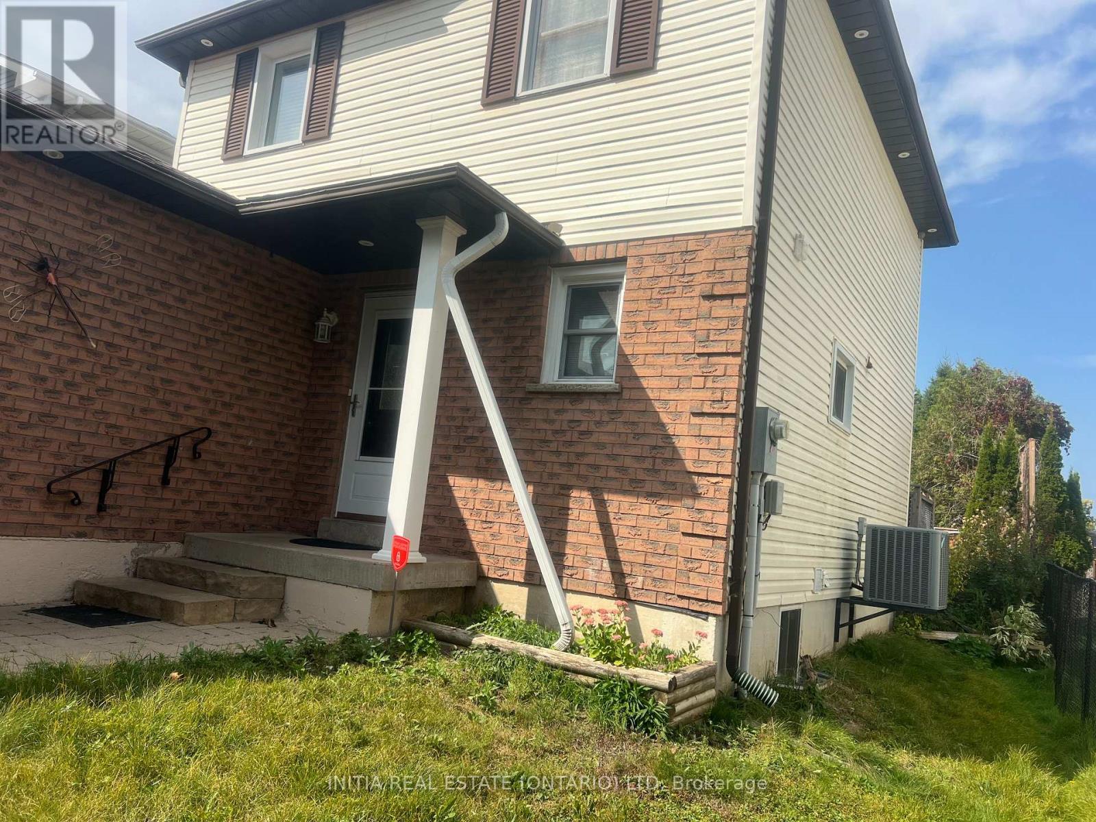 Property at 124 COURTNEY CRESCENT image 2