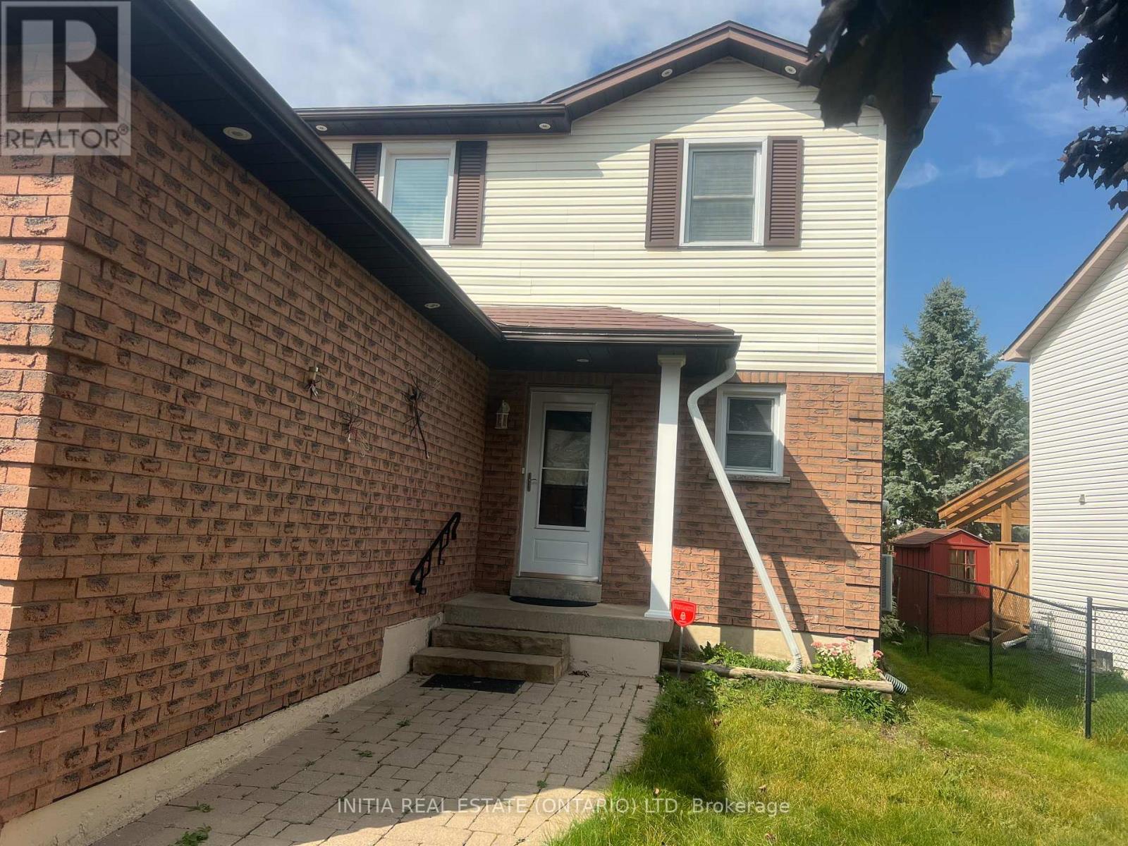 Property at 124 COURTNEY CRESCENT image 3