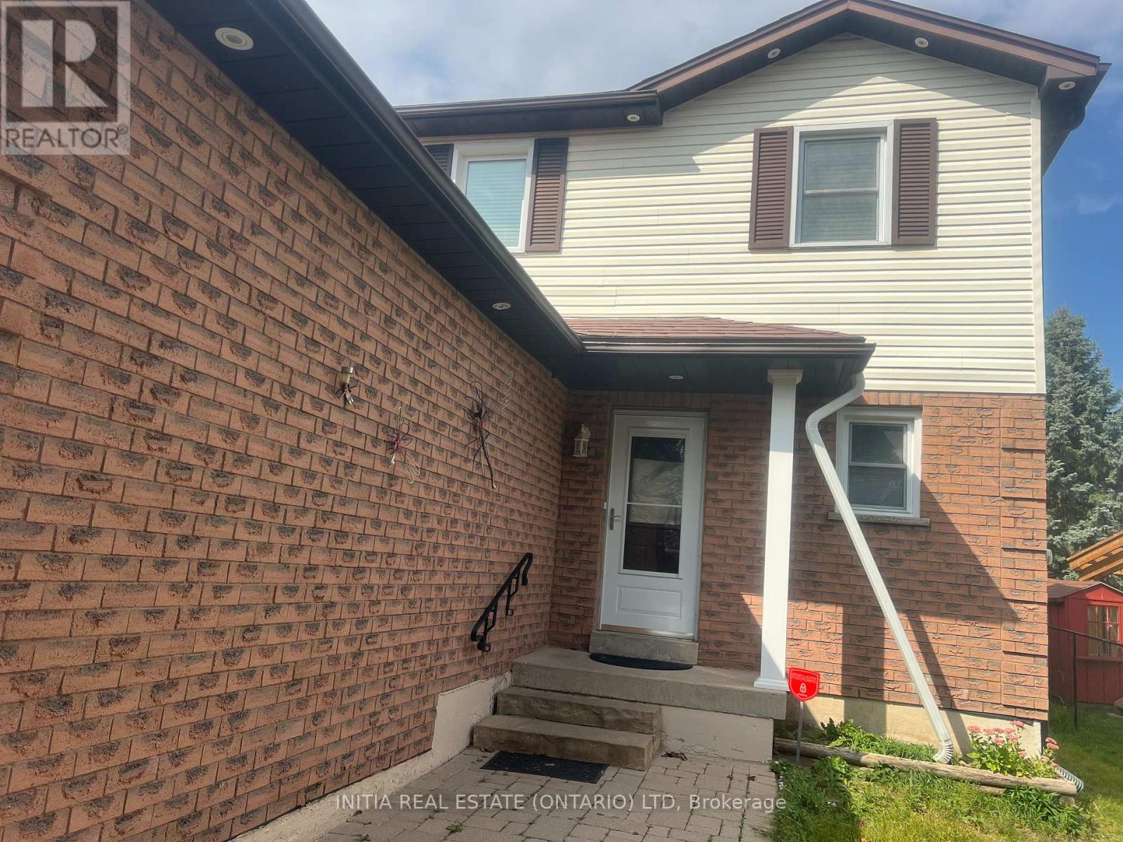 Property at 124 COURTNEY CRESCENT image 4