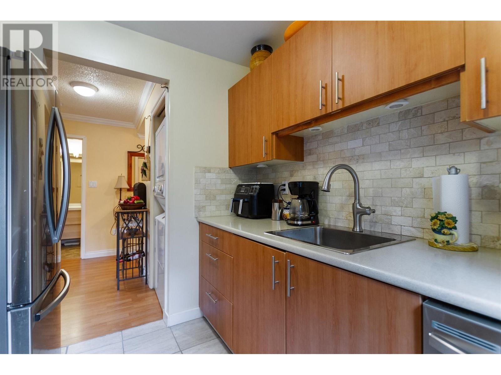 301 1690 Augusta Avenue, Burnaby, British Columbia  V5A 2V6 - Photo 8 - R2957458