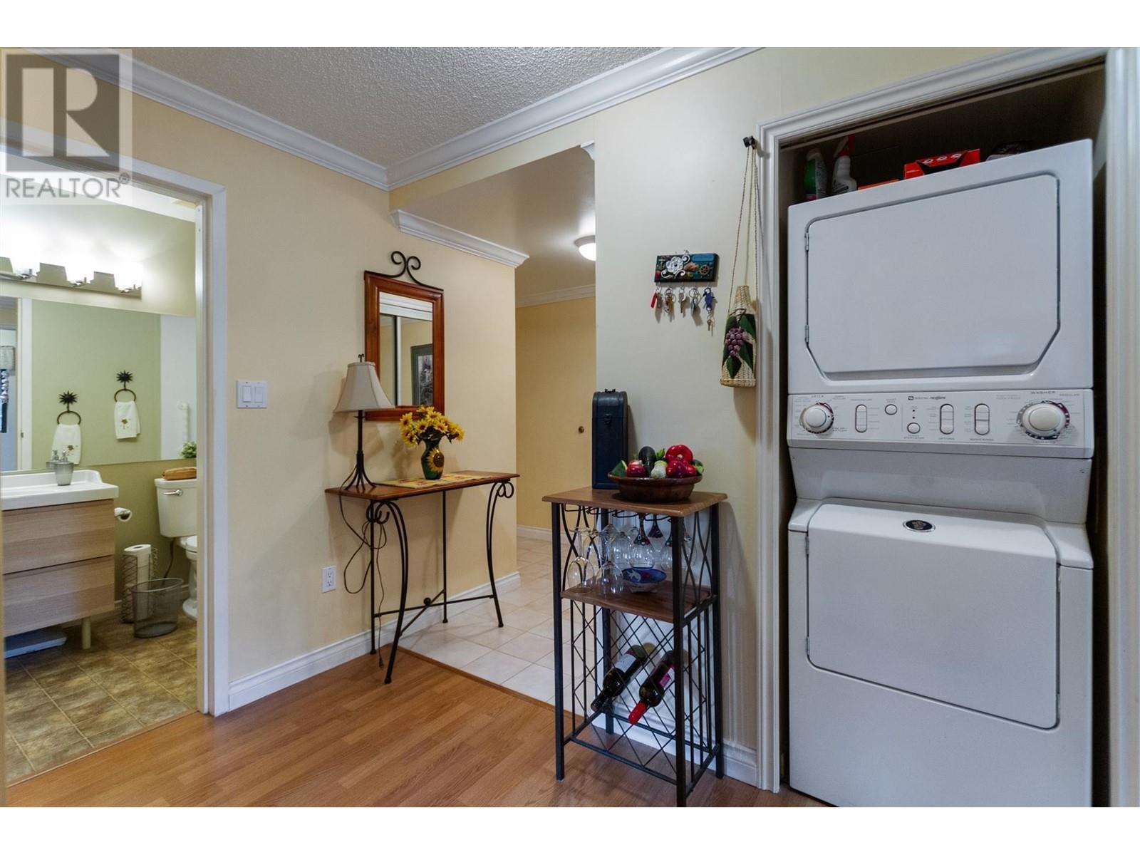 301 1690 Augusta Avenue, Burnaby, British Columbia  V5A 2V6 - Photo 9 - R2957458