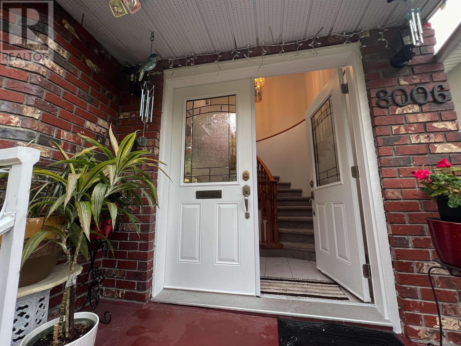 Listing Picture 3 of 24 : 8006 CHESTER STREET, Vancouver / 溫哥華 - 魯藝地產 Yvonne Lu Group - MLS Medallion Club Member