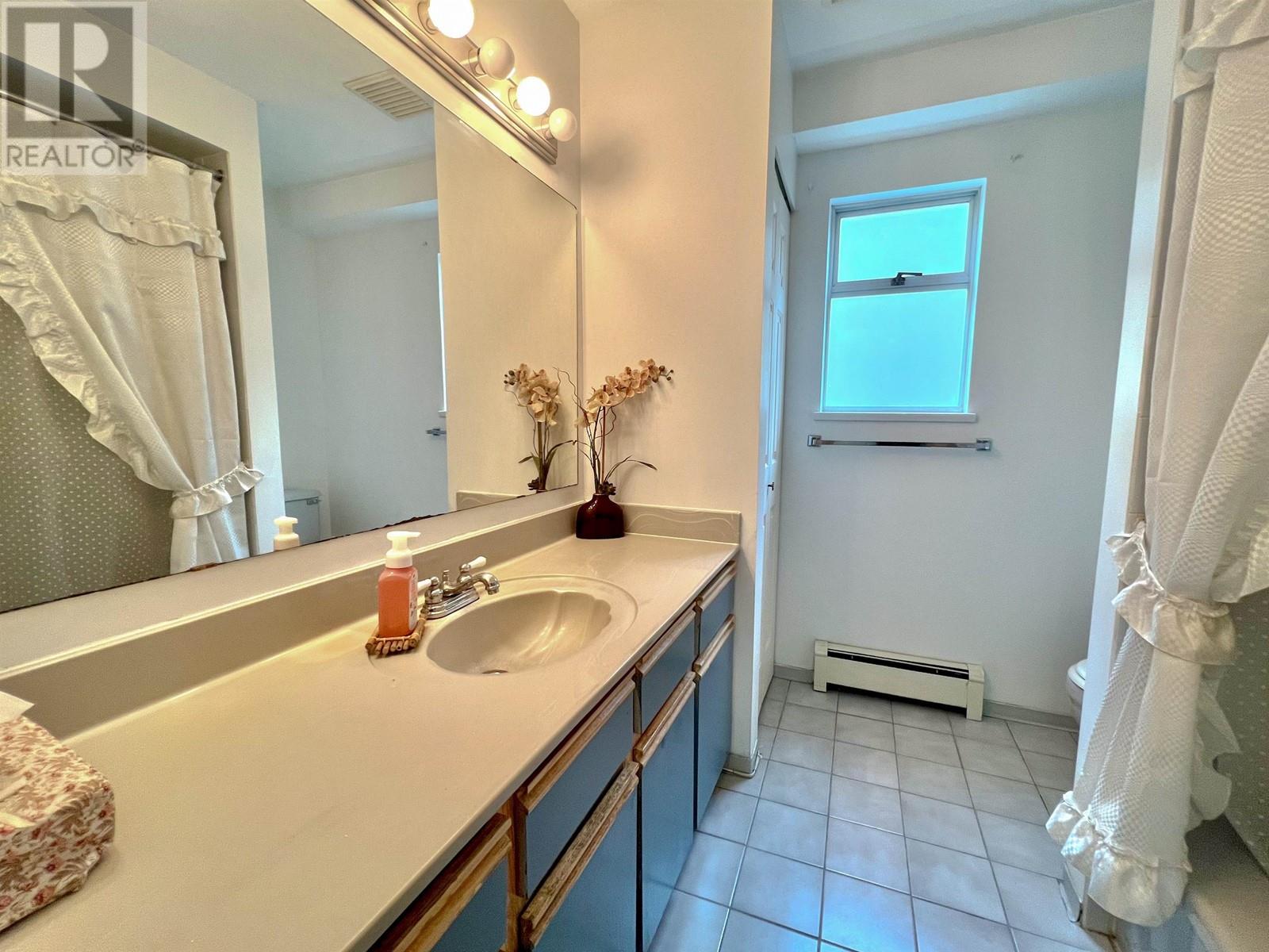 Listing Picture 17 of 24 : 8006 CHESTER STREET, Vancouver / 溫哥華 - 魯藝地產 Yvonne Lu Group - MLS Medallion Club Member