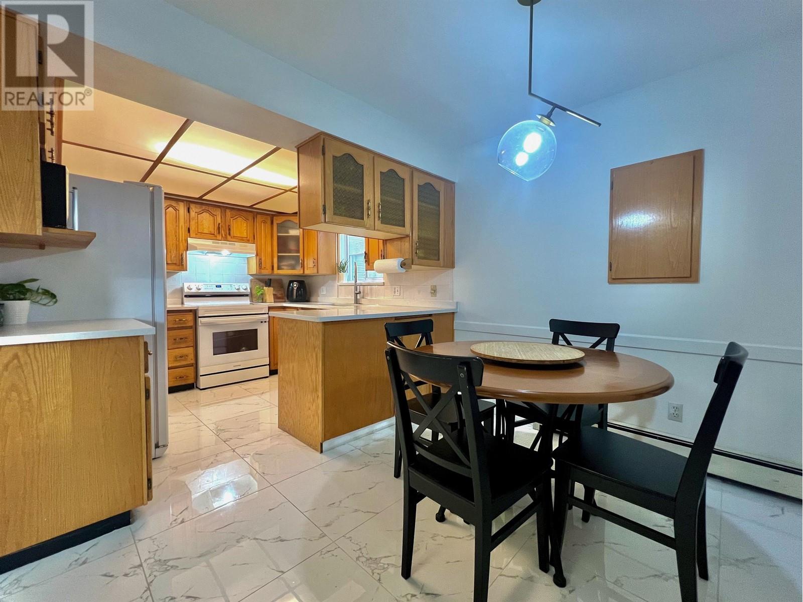 Listing Picture 14 of 24 : 8006 CHESTER STREET, Vancouver / 溫哥華 - 魯藝地產 Yvonne Lu Group - MLS Medallion Club Member