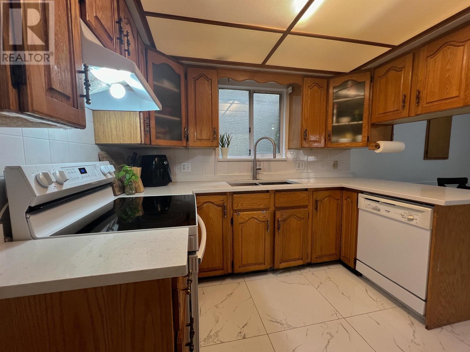 Listing Picture 11 of 24 : 8006 CHESTER STREET, Vancouver / 溫哥華 - 魯藝地產 Yvonne Lu Group - MLS Medallion Club Member