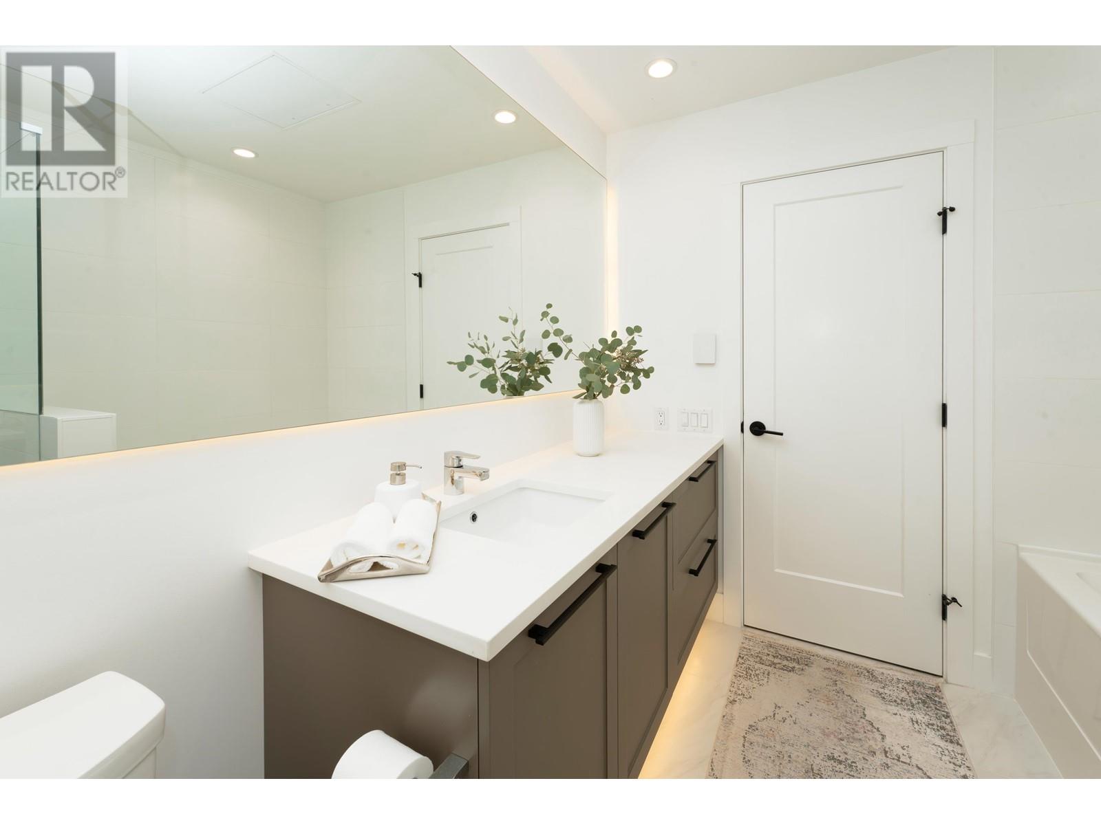 7 1221 ROCKLIN STREET