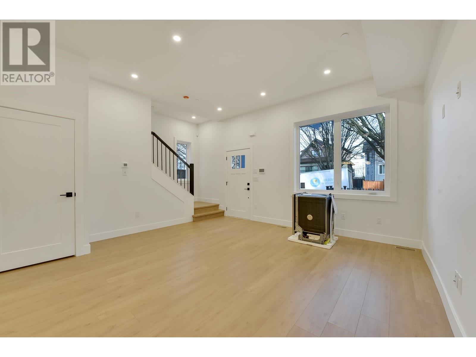 1 1436 E 1st Avenue, Vancouver, British Columbia  V5N 1A3 - Photo 3 - R2955787