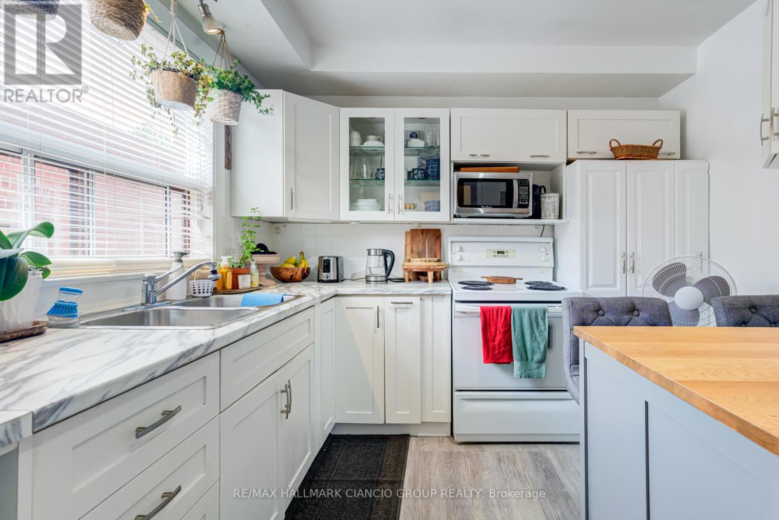 38 Pendeen Avenue, Toronto (Rockcliffe-Smythe), Ontario  M6N 2P3 - Photo 22 - W11929664