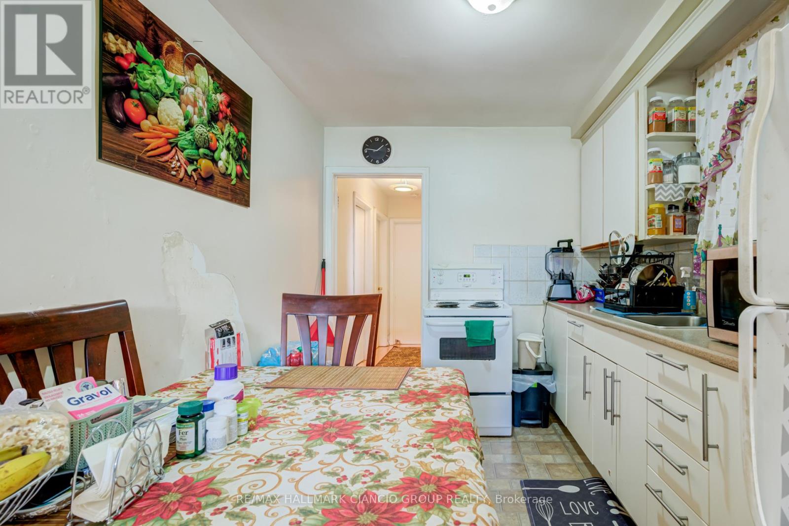 38 Pendeen Avenue, Toronto (Rockcliffe-Smythe), Ontario  M6N 2P3 - Photo 6 - W11929664
