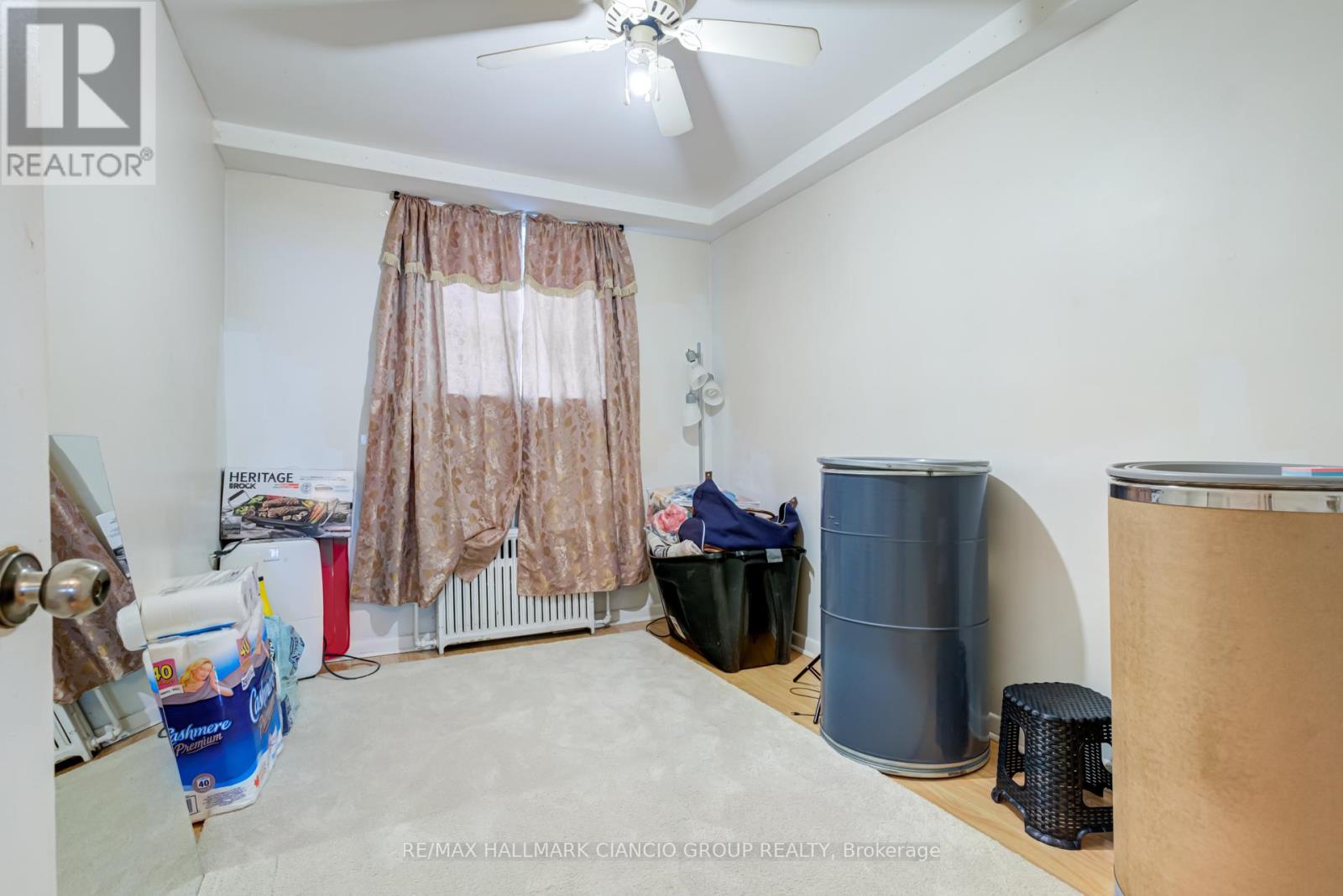 38 Pendeen Avenue, Toronto (Rockcliffe-Smythe), Ontario  M6N 2P3 - Photo 9 - W11929664