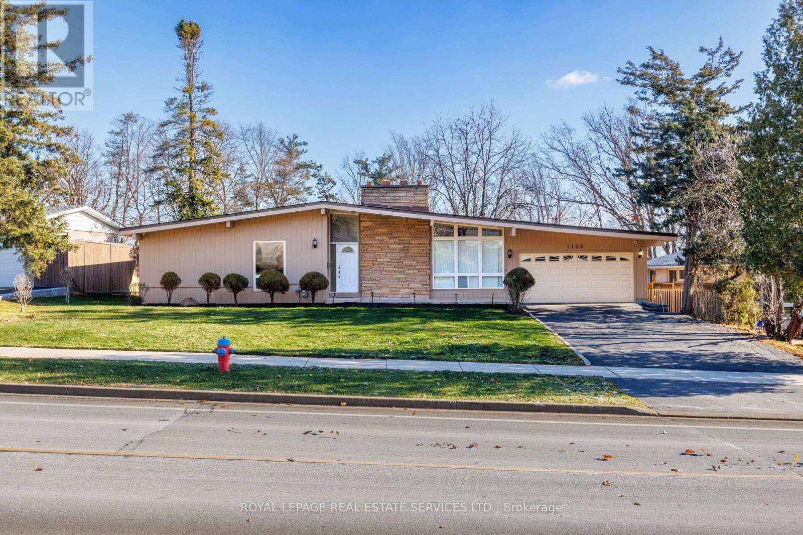 1106 Falgarwood Drive, Oakville, Ontario  L6H 1N9 - Photo 1 - W11929677