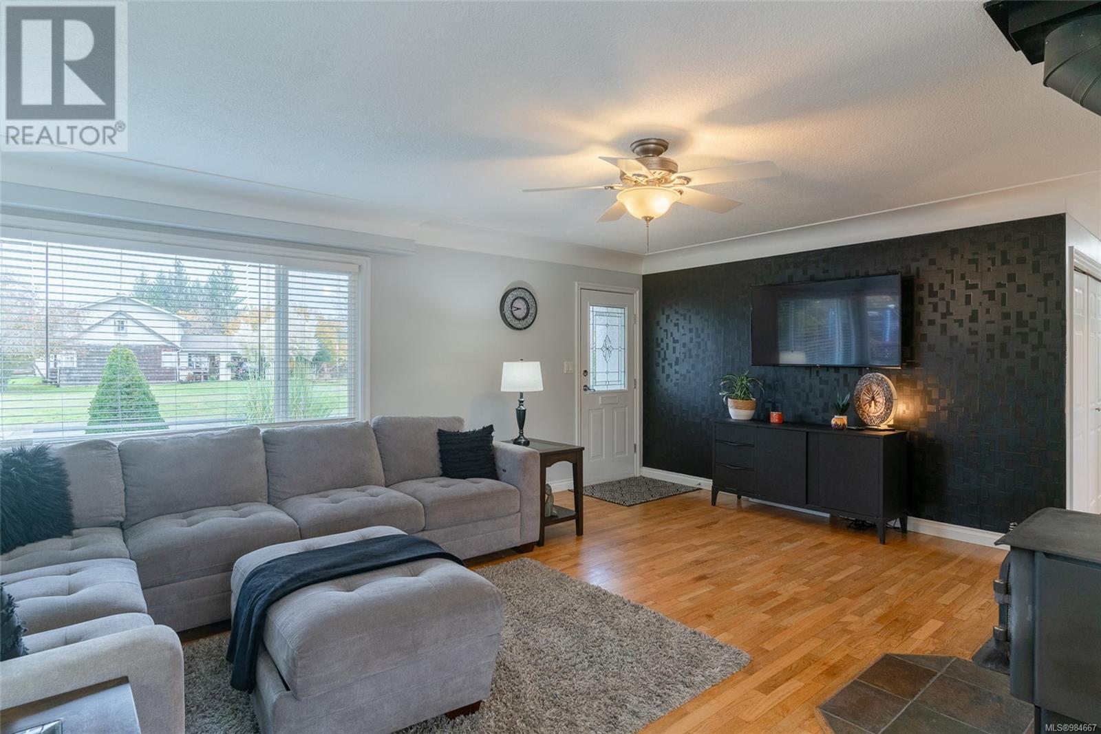 Property at 6290 Compton Rd image 3
