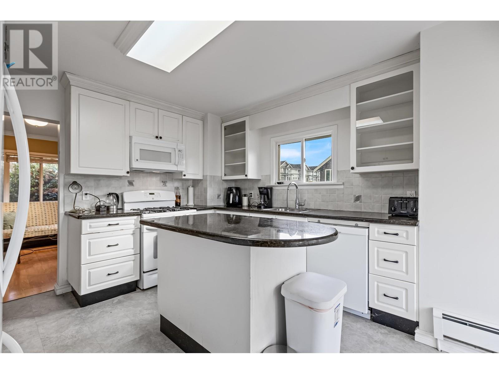 204 Wood Street, New Westminster, British Columbia  V3M 5K4 - Photo 14 - R2938263