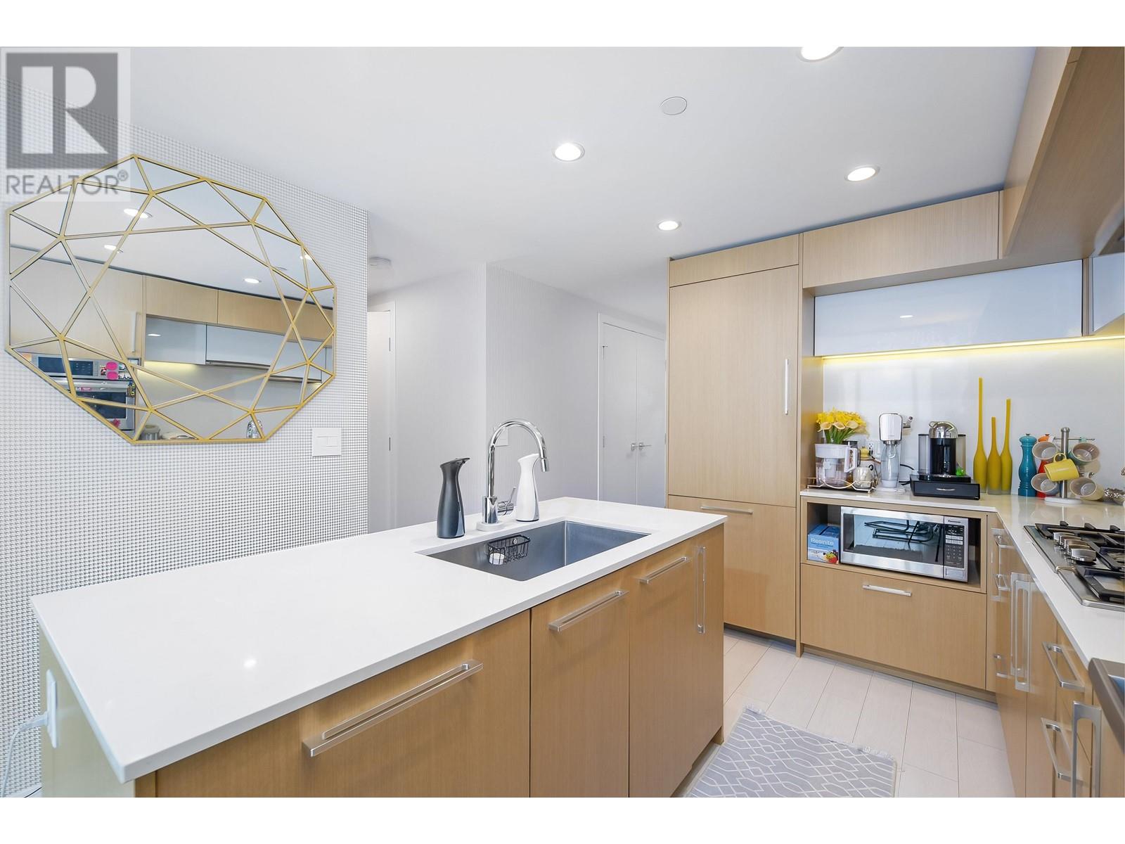 Listing Picture 4 of 20 : 1605 5580 NO. 3 ROAD, Richmond / 烈治文 - 魯藝地產 Yvonne Lu Group - MLS Medallion Club Member