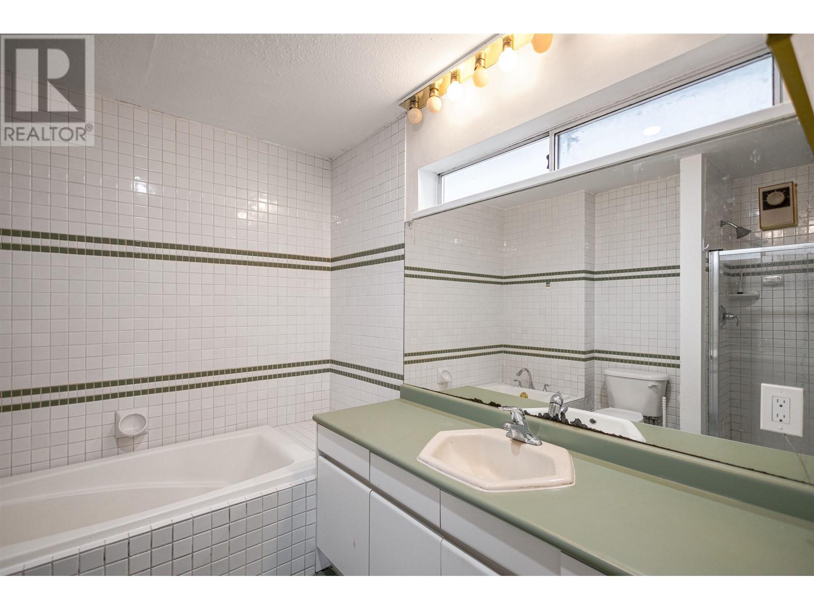 Listing Picture 16 of 27 : 7969-7989 CAMBIE STREET, Vancouver / 溫哥華 - 魯藝地產 Yvonne Lu Group - MLS Medallion Club Member