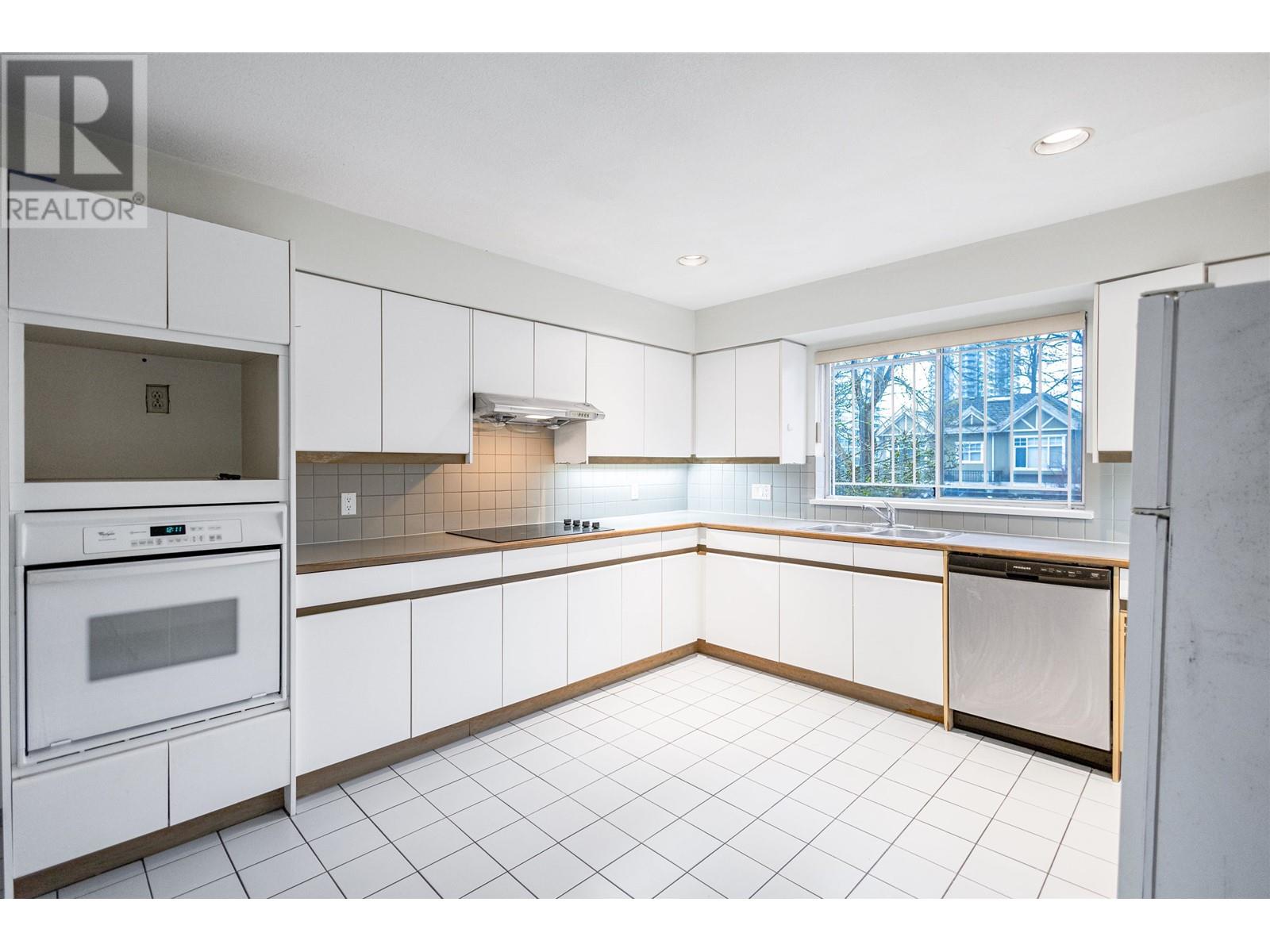 Listing Picture 6 of 27 : 7969-7989 CAMBIE STREET, Vancouver / 溫哥華 - 魯藝地產 Yvonne Lu Group - MLS Medallion Club Member