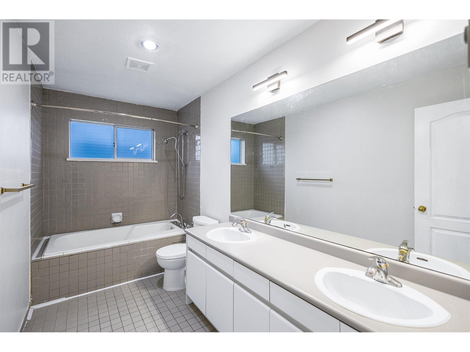 Listing Picture 22 of 27 : 7969-7989 CAMBIE STREET, Vancouver / 溫哥華 - 魯藝地產 Yvonne Lu Group - MLS Medallion Club Member