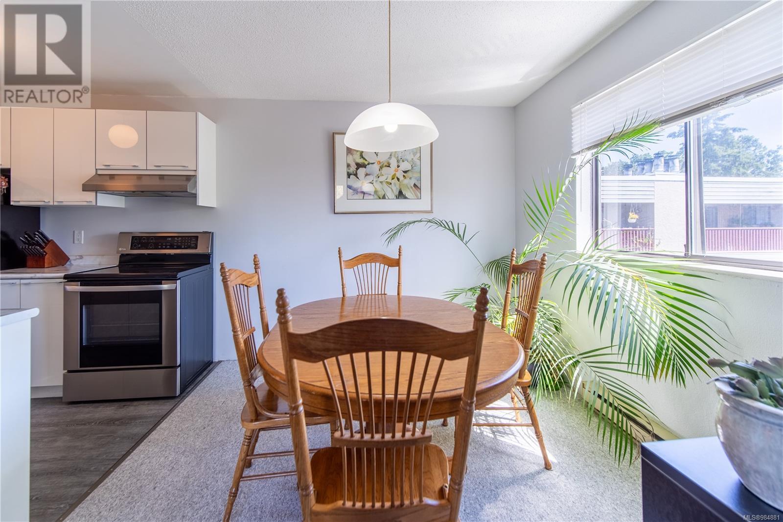421 3255 Glasgow Ave, Saanich, British Columbia  V8X 4S4 - Photo 12 - 984881