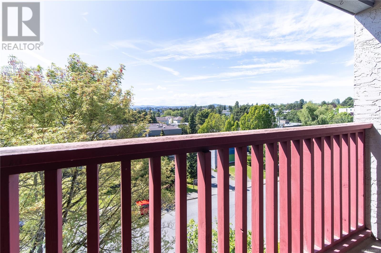 421 3255 Glasgow Ave, Saanich, British Columbia  V8X 4S4 - Photo 9 - 984881