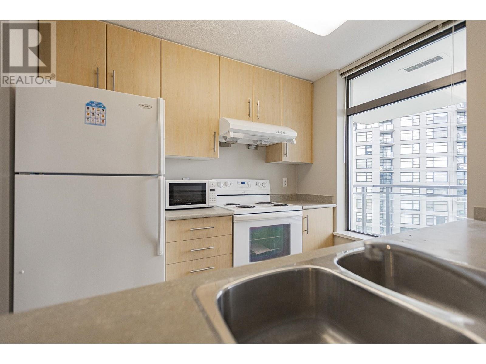 Listing Picture 6 of 40 : 1602 3660 VANNESS AVENUE, Vancouver / 溫哥華 - 魯藝地產 Yvonne Lu Group - MLS Medallion Club Member