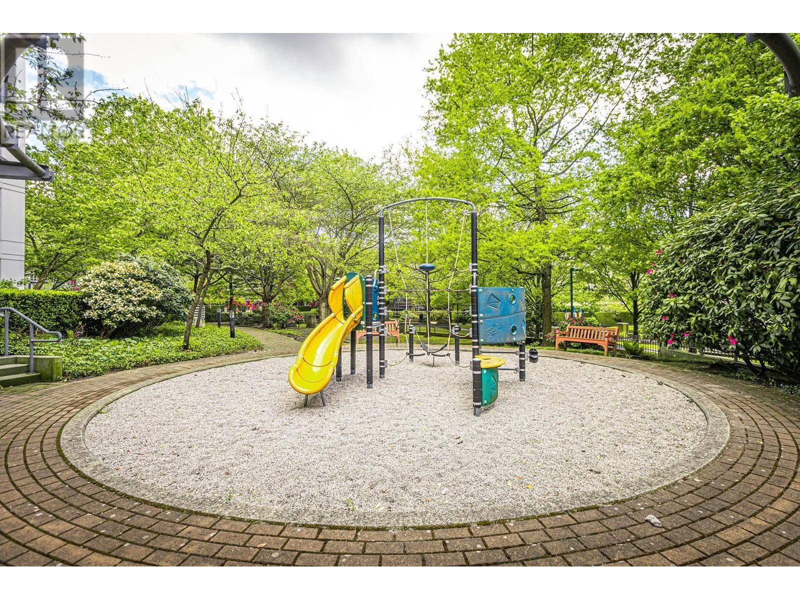 Listing Picture 34 of 40 : 1602 3660 VANNESS AVENUE, Vancouver / 溫哥華 - 魯藝地產 Yvonne Lu Group - MLS Medallion Club Member