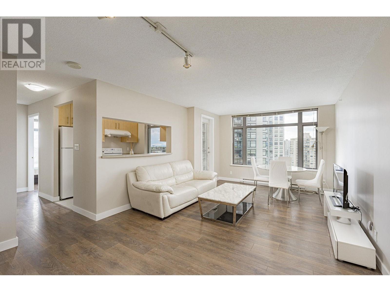 Listing Picture 2 of 40 : 1602 3660 VANNESS AVENUE, Vancouver / 溫哥華 - 魯藝地產 Yvonne Lu Group - MLS Medallion Club Member