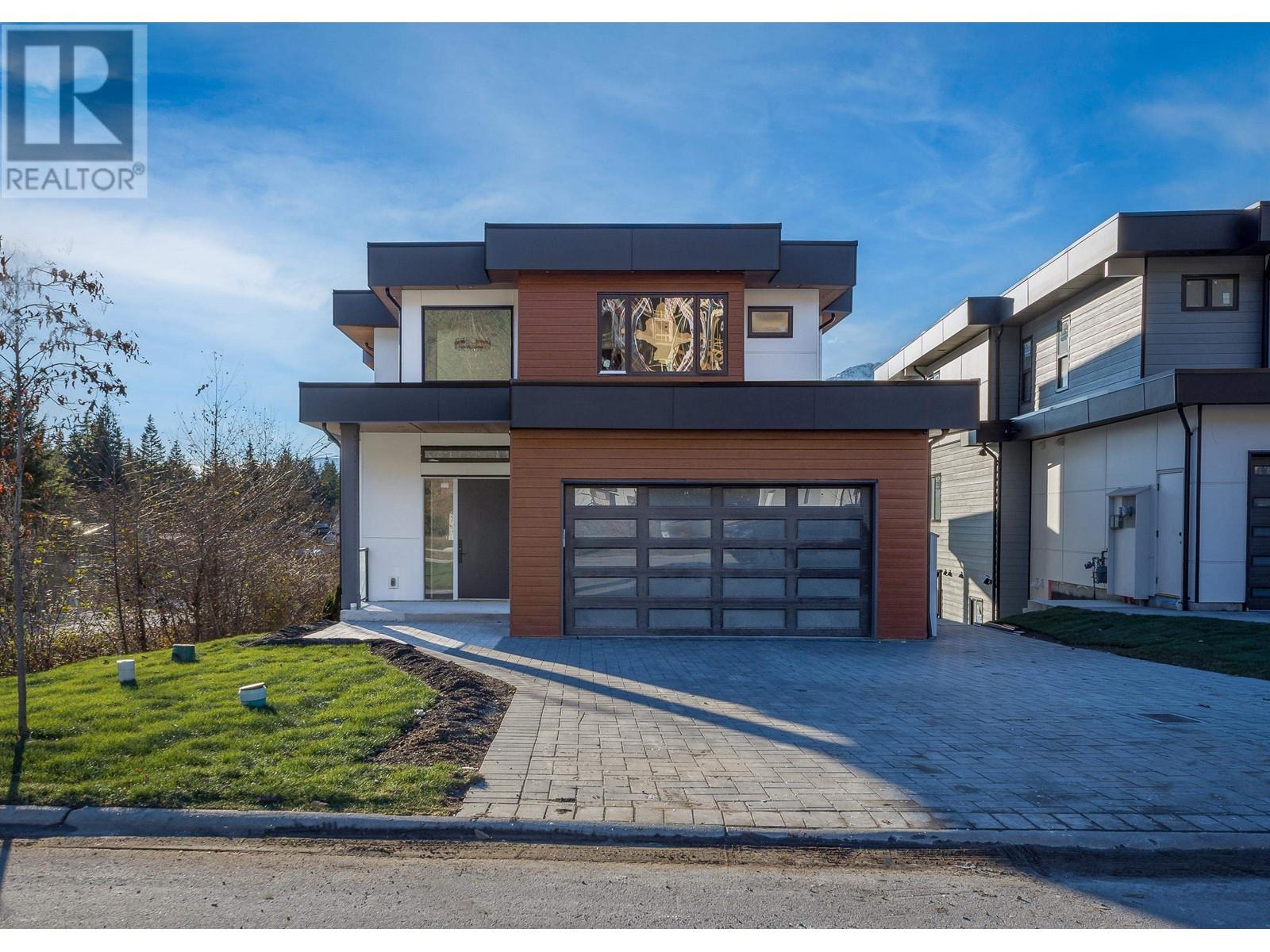 1 3385 Mamquam Road, Squamish, British Columbia  V8B 0E3 - Photo 3 - R2957656