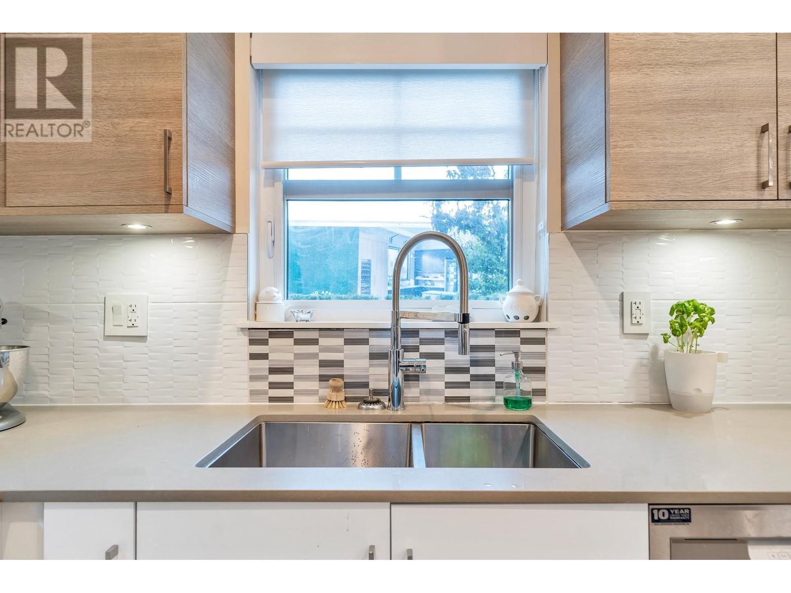 3810 Fleming Street, Vancouver, British Columbia  V5N 3W2 - Photo 10 - R2957546