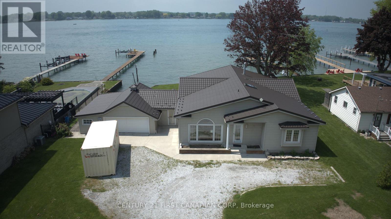 3877 St Clair Parkway, Lambton Shores, Ontario  N0P 2B0 - Photo 11 - X11930107