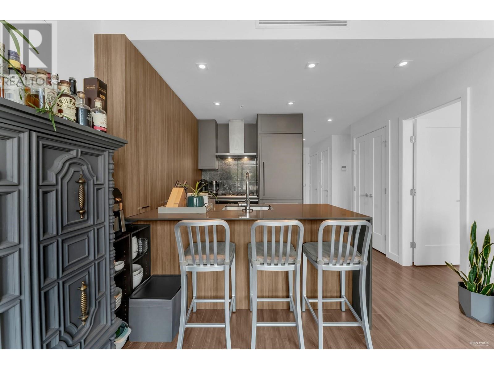 Listing Picture 16 of 23 : 407 2288 ALPHA AVENUE, Burnaby / 本拿比 - 魯藝地產 Yvonne Lu Group - MLS Medallion Club Member