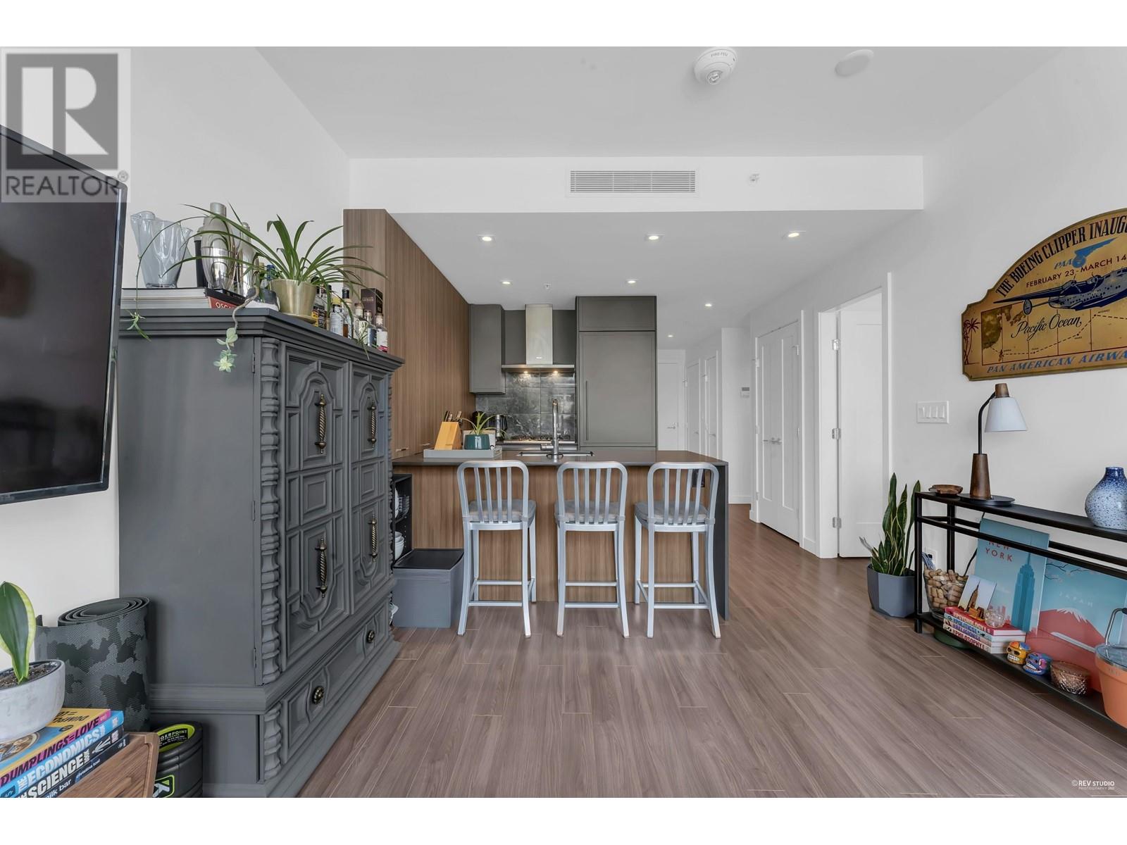 Listing Picture 8 of 23 : 407 2288 ALPHA AVENUE, Burnaby / 本拿比 - 魯藝地產 Yvonne Lu Group - MLS Medallion Club Member
