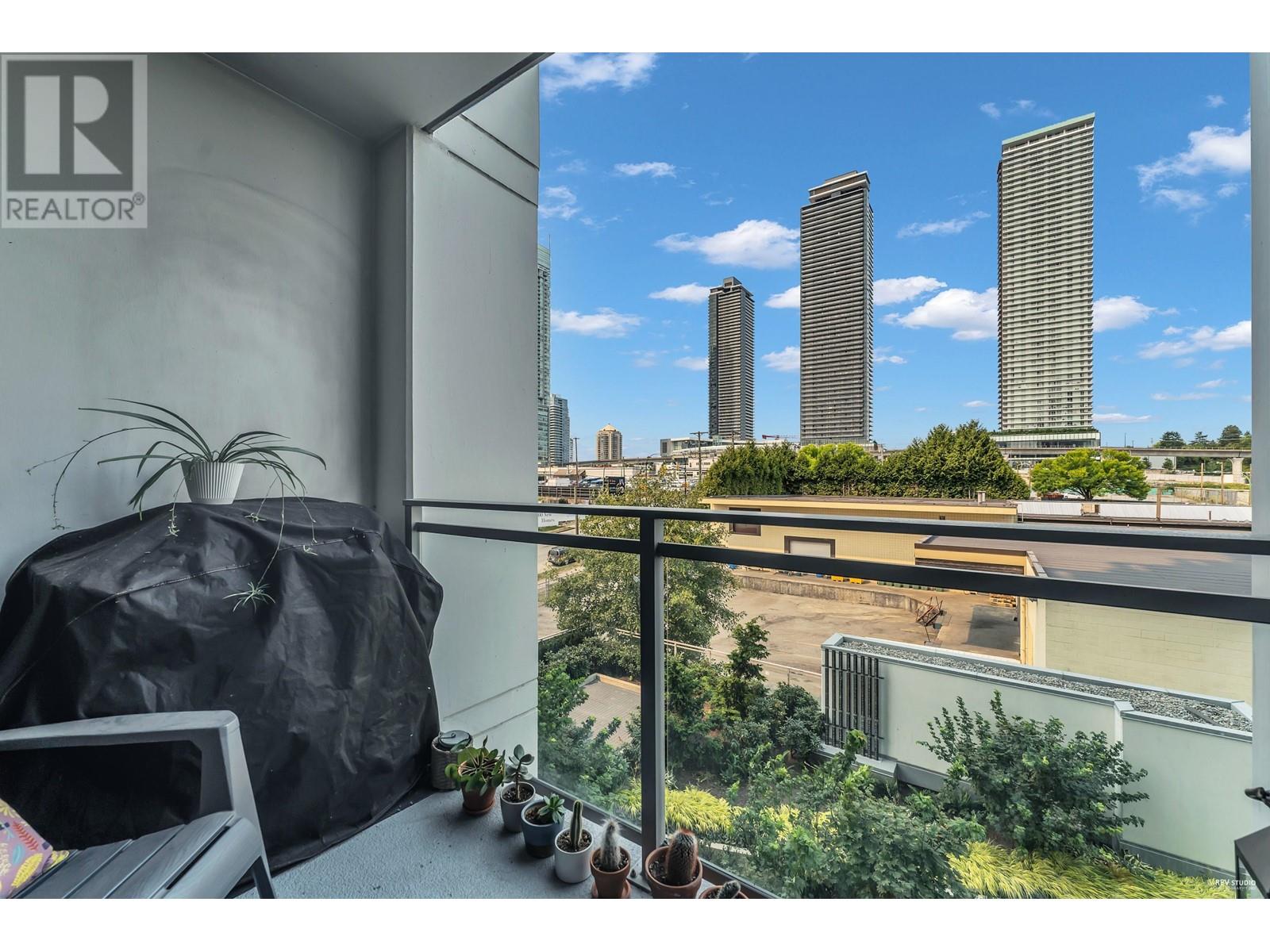 Listing Picture 5 of 23 : 407 2288 ALPHA AVENUE, Burnaby / 本拿比 - 魯藝地產 Yvonne Lu Group - MLS Medallion Club Member