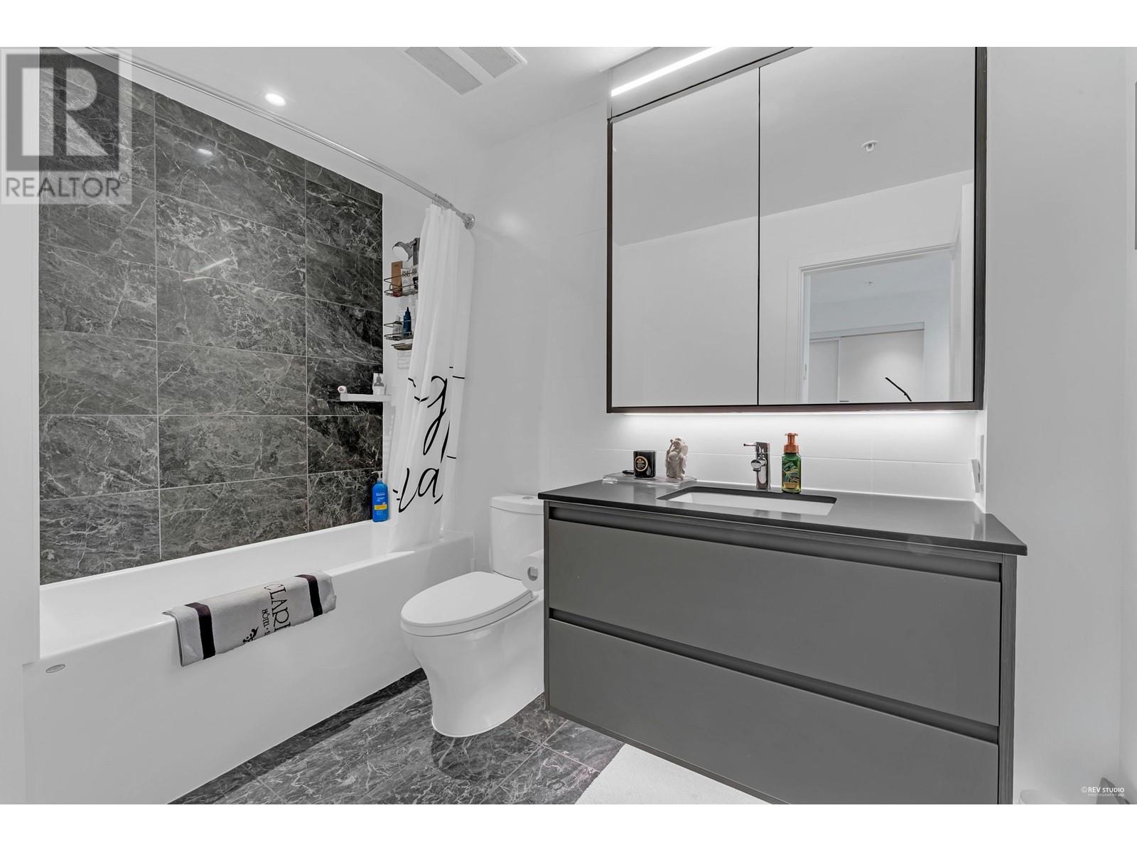 Listing Picture 15 of 23 : 407 2288 ALPHA AVENUE, Burnaby / 本拿比 - 魯藝地產 Yvonne Lu Group - MLS Medallion Club Member
