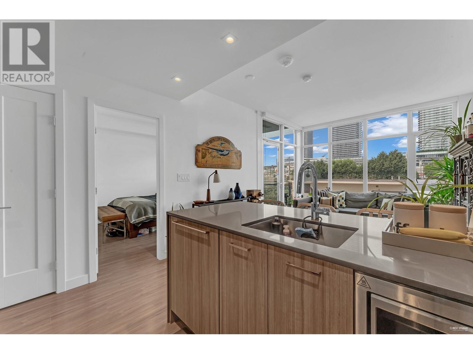 Listing Picture 12 of 23 : 407 2288 ALPHA AVENUE, Burnaby / 本拿比 - 魯藝地產 Yvonne Lu Group - MLS Medallion Club Member