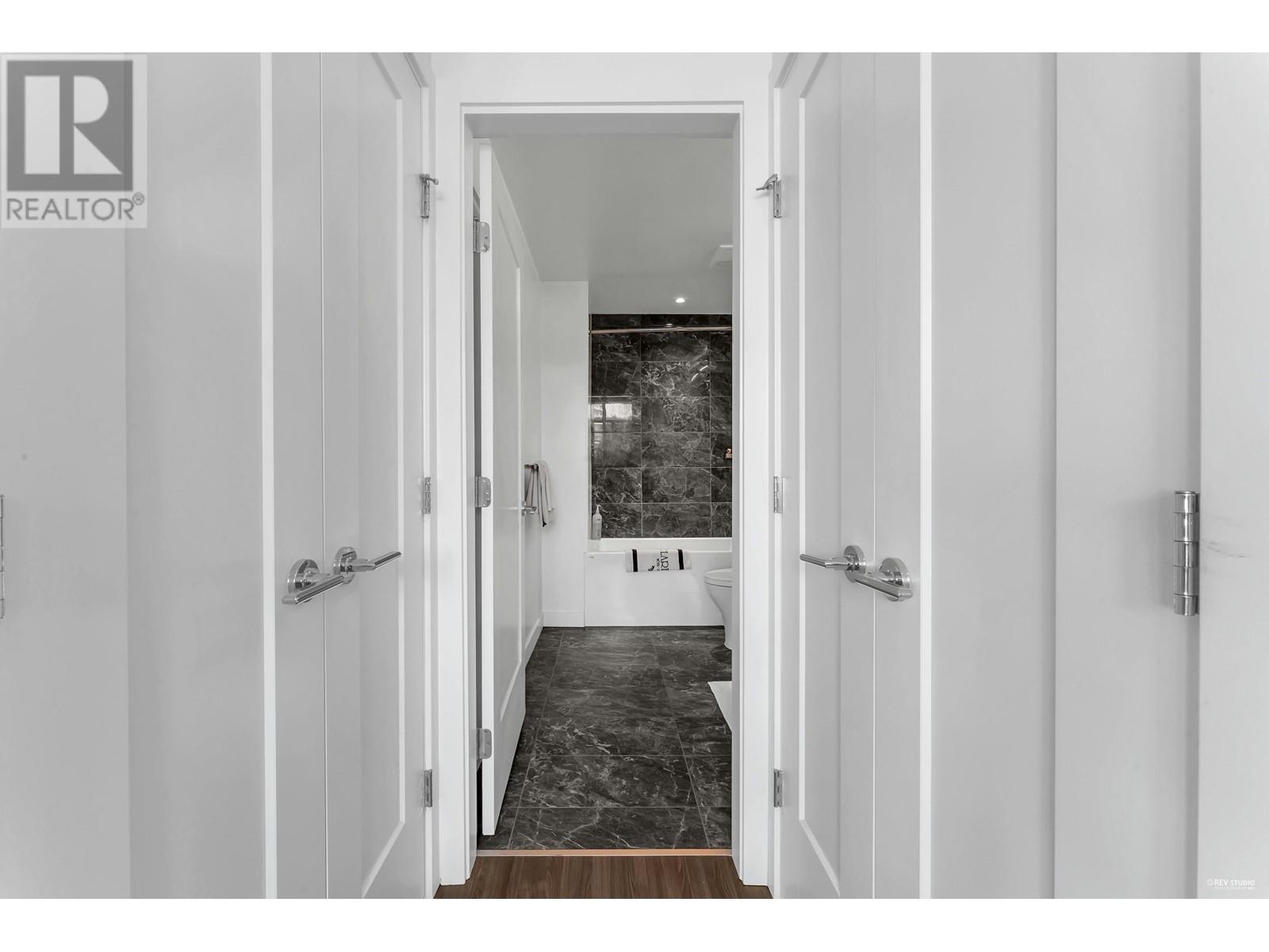 Listing Picture 17 of 23 : 407 2288 ALPHA AVENUE, Burnaby / 本拿比 - 魯藝地產 Yvonne Lu Group - MLS Medallion Club Member