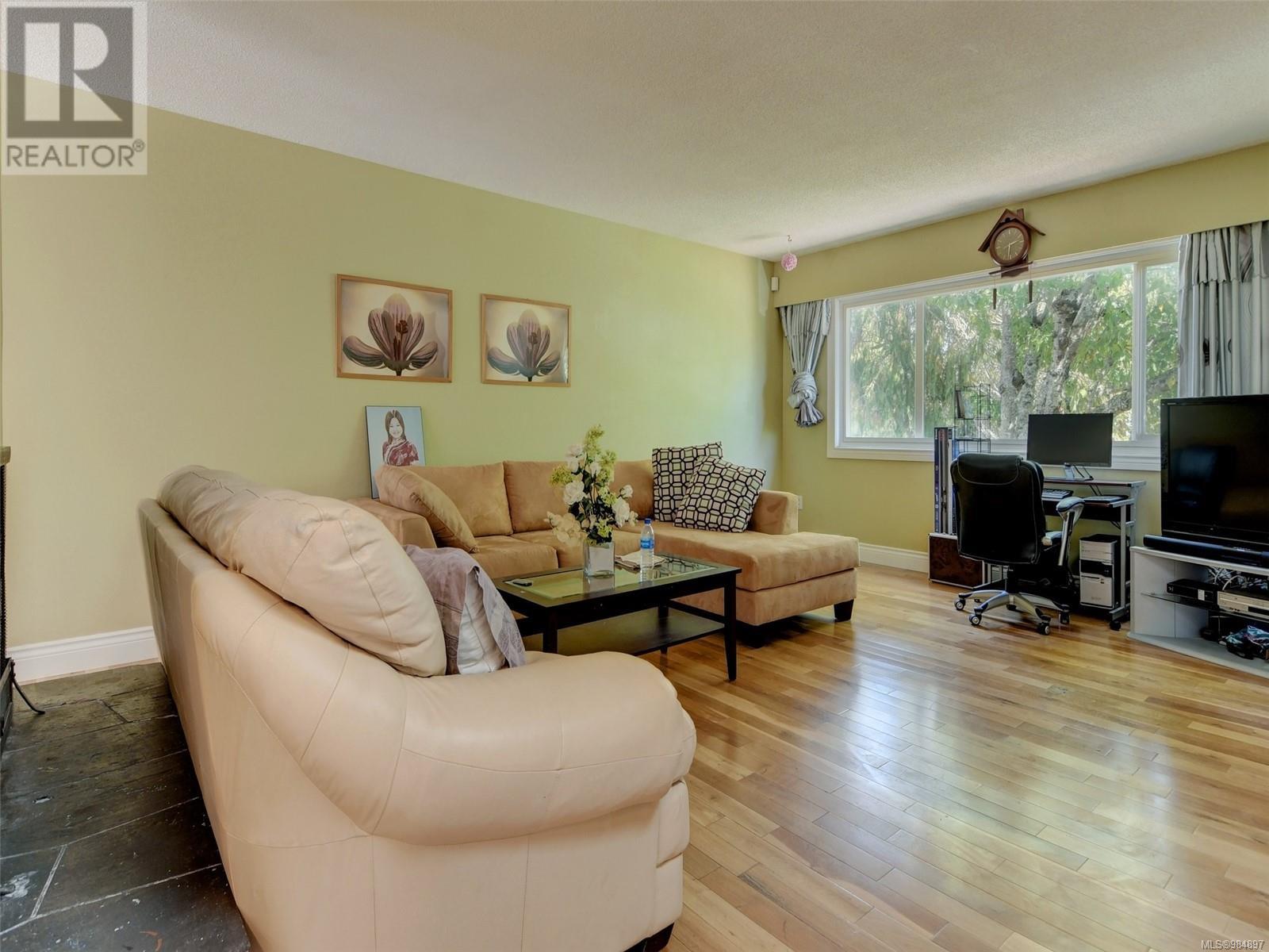 Property at 4378 Shelbourne St image 2