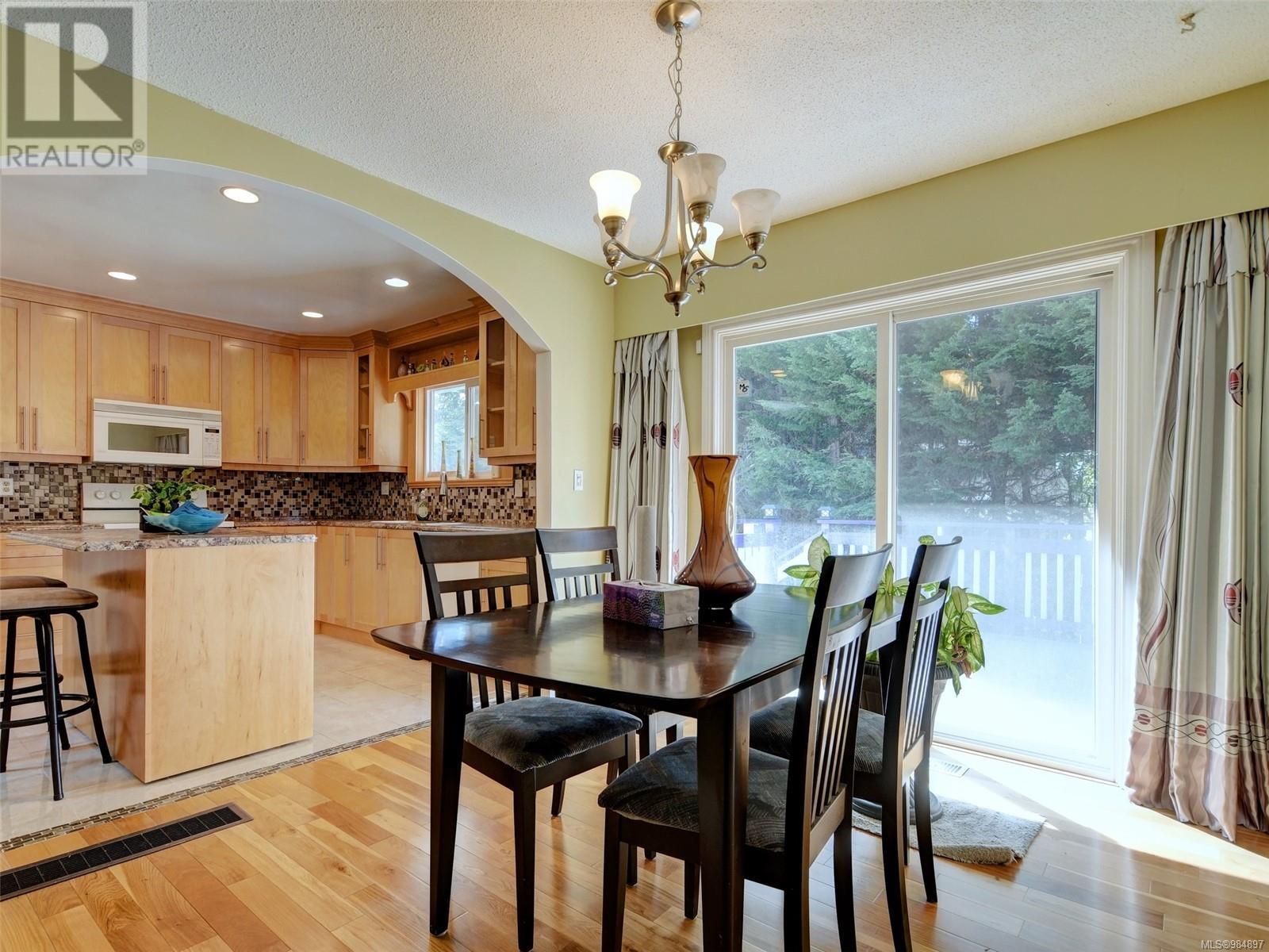 Property at 4378 Shelbourne St image 5