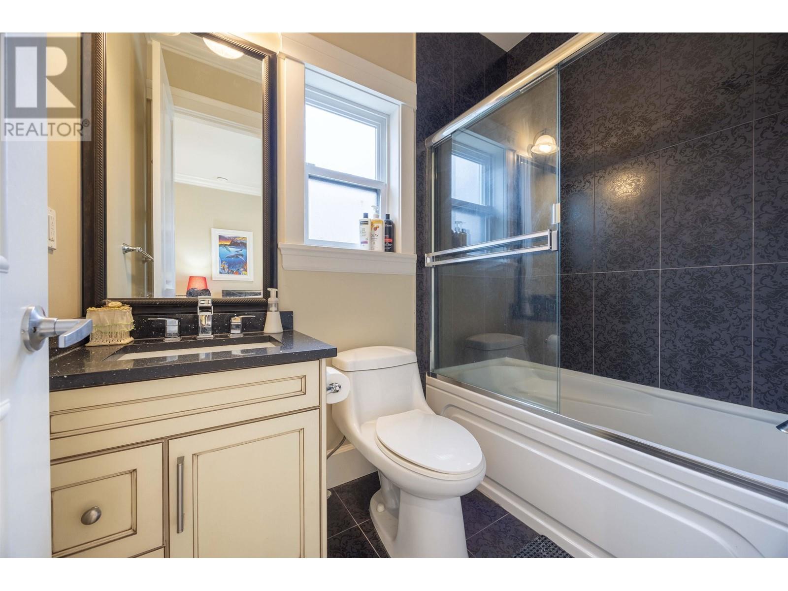 Listing Picture 13 of 26 : 9511 KIRKMOND CRESCENT, Richmond / 烈治文 - 魯藝地產 Yvonne Lu Group - MLS Medallion Club Member