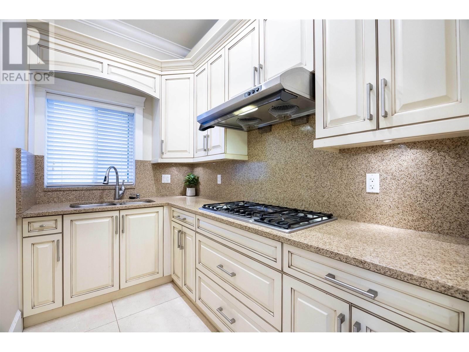 Listing Picture 9 of 26 : 9511 KIRKMOND CRESCENT, Richmond / 烈治文 - 魯藝地產 Yvonne Lu Group - MLS Medallion Club Member