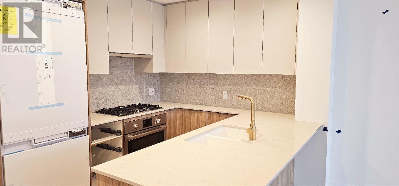401 2385 Emery Court, North Vancouver, British Columbia V7J 0G1 - Photo 3 - R2957705