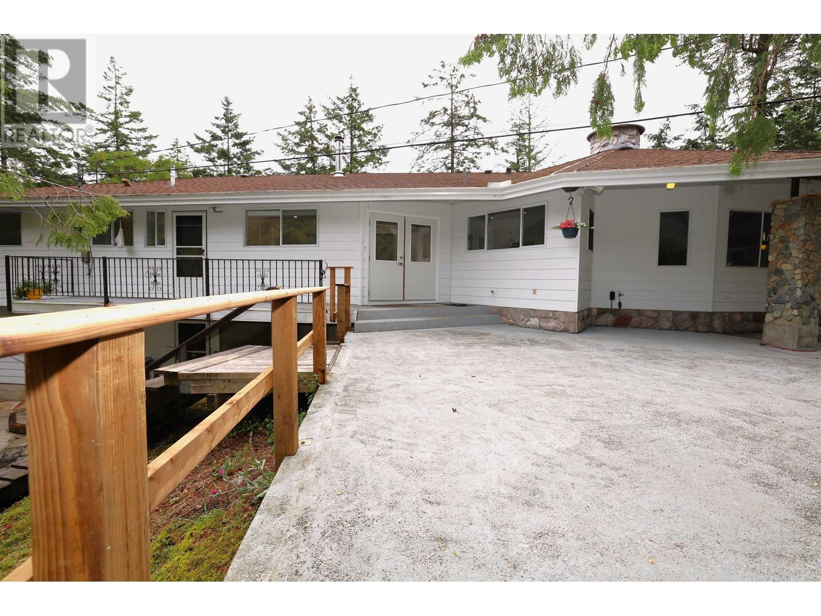 4478 Rondeview Road, Pender Harbour, British Columbia  V0N 2H1 - Photo 19 - R2957707
