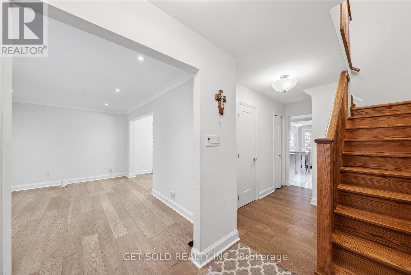 Property at 18 MILL STREET S image 4