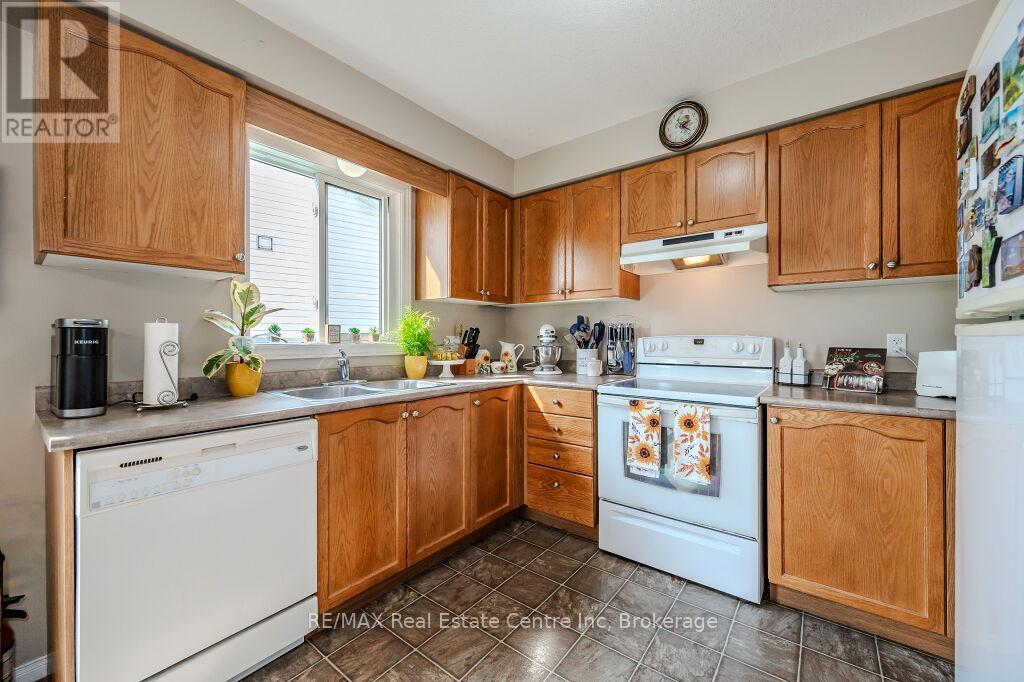 128 Henhoeffer Crescent, Kitchener, Ontario  N2E 4H3 - Photo 15 - X11930261