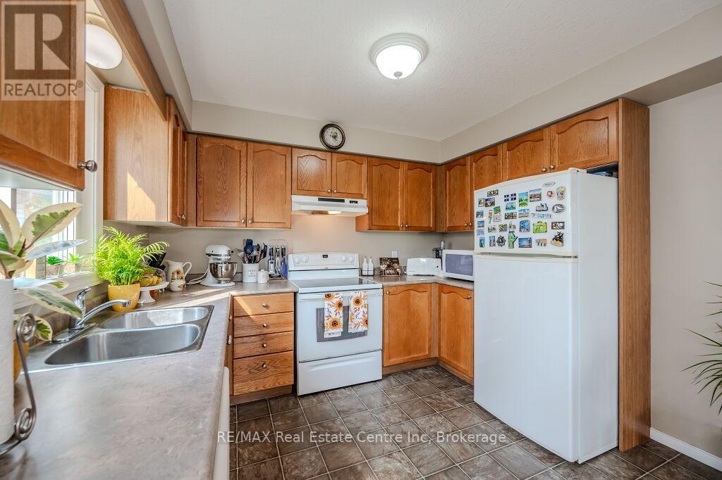 128 Henhoeffer Crescent, Kitchener, Ontario  N2E 4H3 - Photo 16 - X11930261