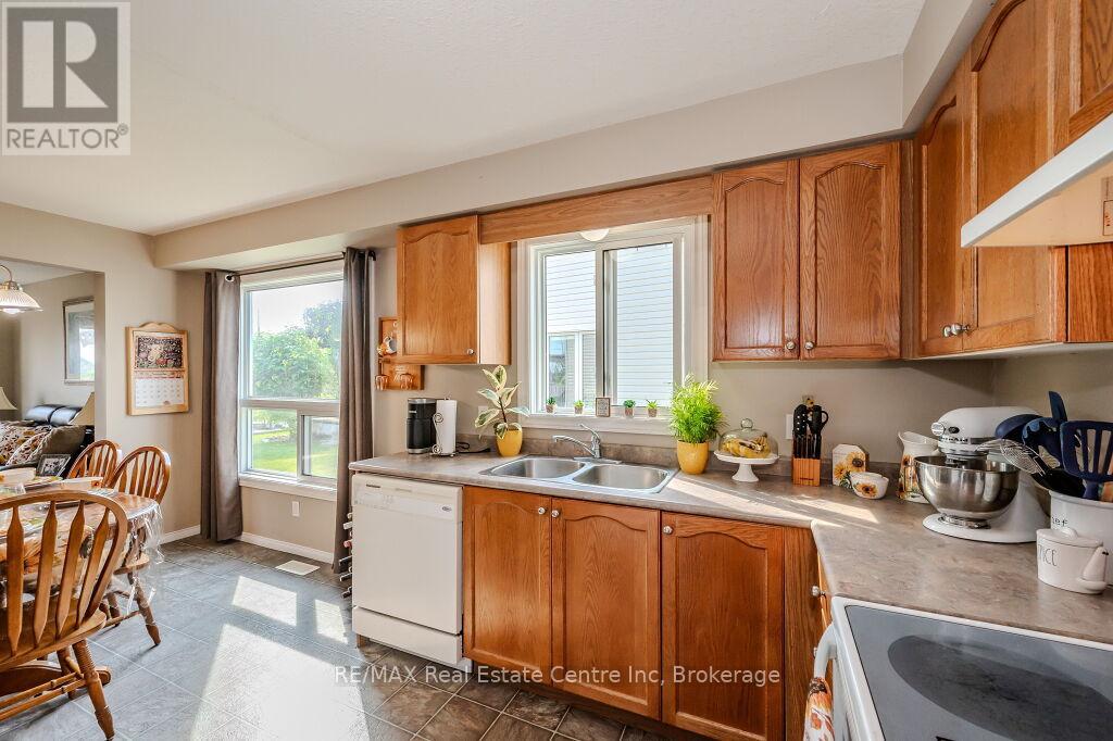 128 Henhoeffer Crescent, Kitchener, Ontario  N2E 4H3 - Photo 17 - X11930261