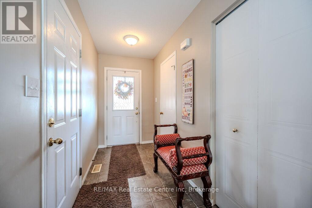 128 Henhoeffer Crescent, Kitchener, Ontario  N2E 4H3 - Photo 6 - X11930261