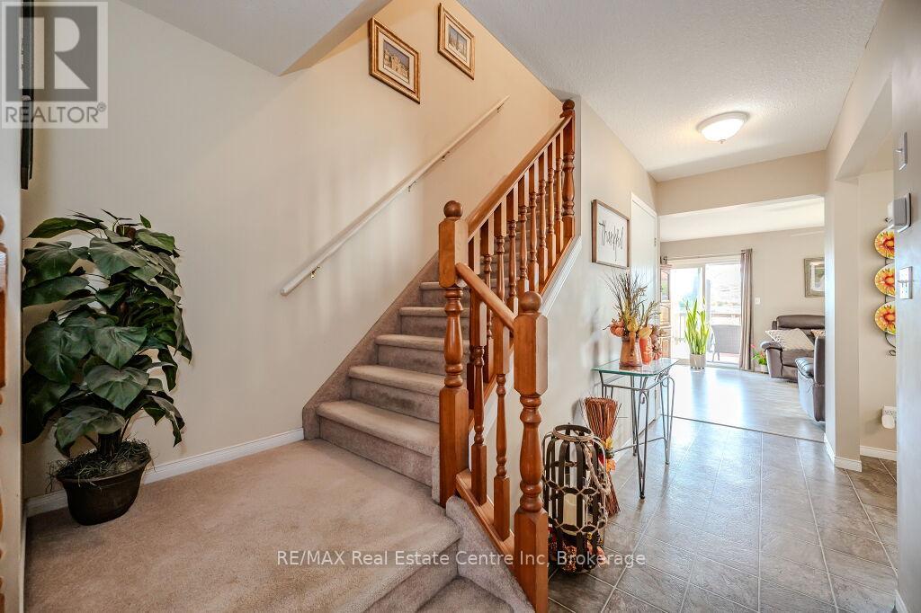 128 Henhoeffer Crescent, Kitchener, Ontario  N2E 4H3 - Photo 8 - X11930261
