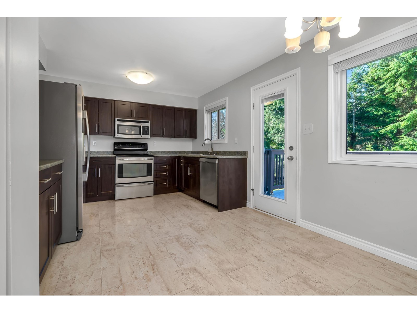 Property at 7133 114A STREET image 4