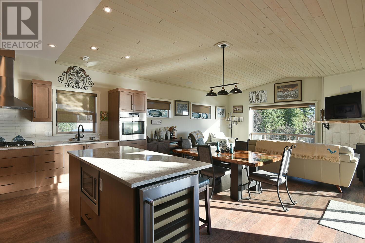 Property at 659-661 GIBSONS WAY image 3