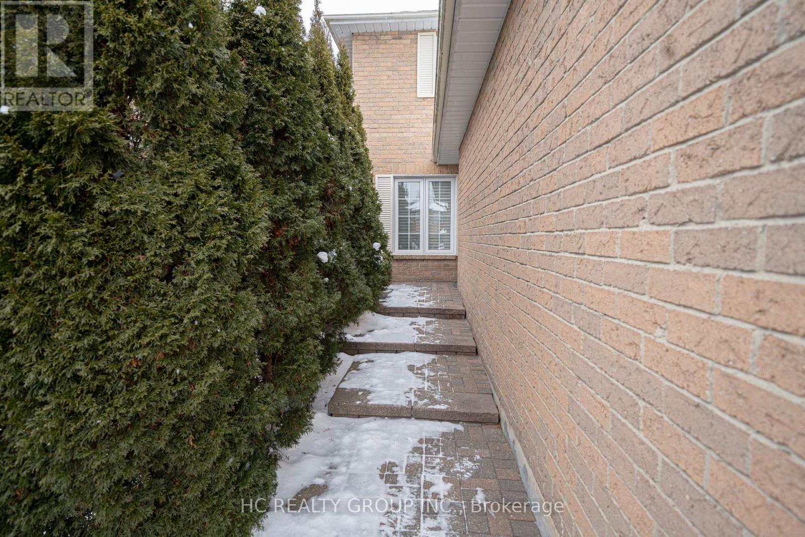 87 Lund Street, Richmond Hill, Ontario  L4C 5V3 - Photo 3 - N11923550